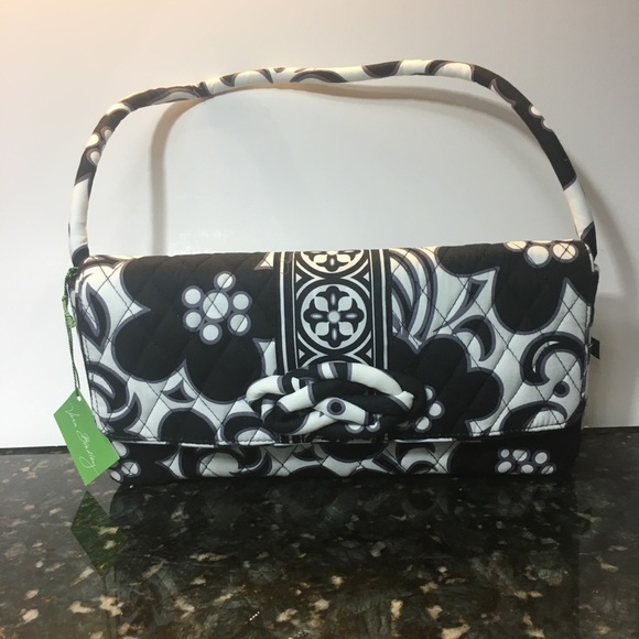 Vera Bradley Handbags - NWT Vera Bradley Knot Just a Clutch handbag!